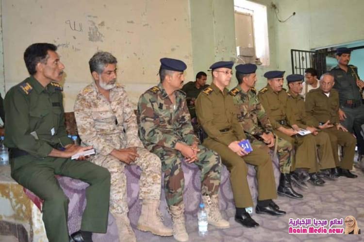 لجنة مكلفة من مدير عام شرطة محافظة تعز تزور أقسام شرطة مديرية القاهرة وتلتقي بعقال المديرية 