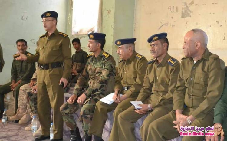 لجنة مكلفة من مدير عام شرطة محافظة تعز تزور أقسام شرطة مديرية القاهرة وتلتقي بعقال المديرية 