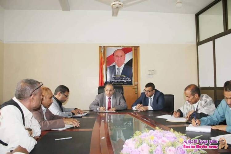 السلطة المحلية بمحافظة تعز تناقش أزمة المياه في المدينة
