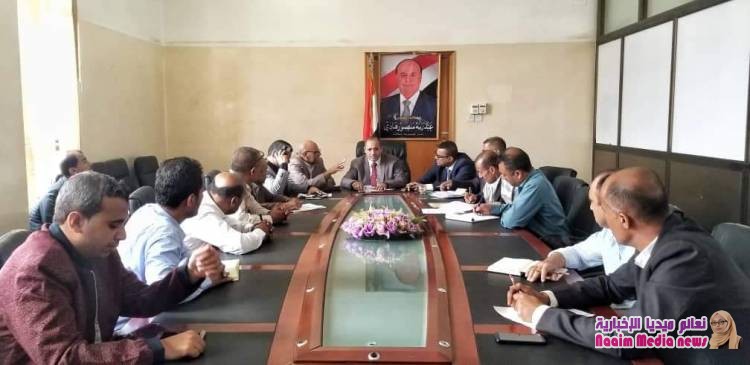 السلطة المحلية بمحافظة تعز تناقش أزمة المياه في المدينة