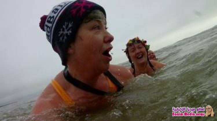 سن اليأس: هل تساعد السباحة في الماء البارد في مواجهة أعراض انقطاع الطمث؟