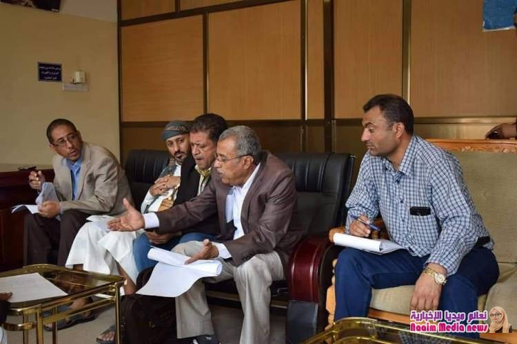 الوكيل جامل يلتقي مسؤولي المياه ويزور عدد من الآبار المتوقفة ويوجه بإعادة تشغيلها