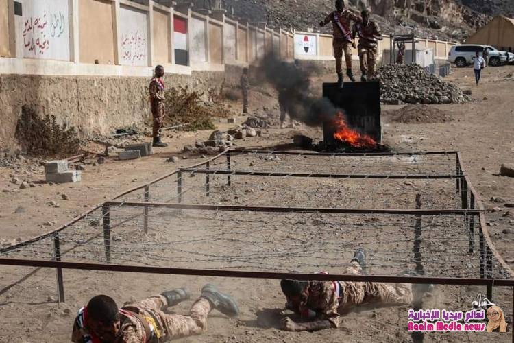 تعز : تخريج دفعة جديدة من منتسبي الجيش الوطني في اللواء 17 مشاة