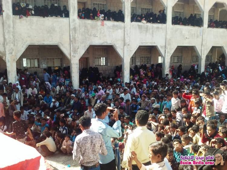 تكريم الطلاب الأوائل والمدرسين المبرزين بعزلة الحقل.