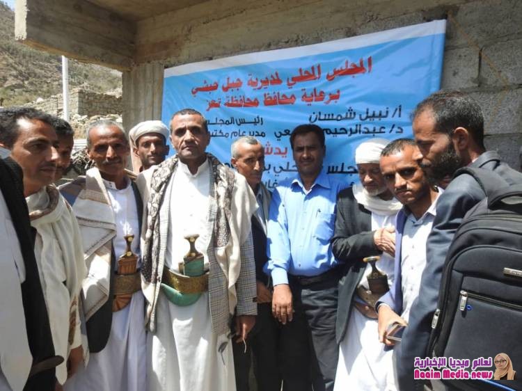 مدير عام المديرية يفتتح وحدة صحية جديدة ويطلع على سير العمل في شق طريق قشيبة بعزلة بلاد الوافي.