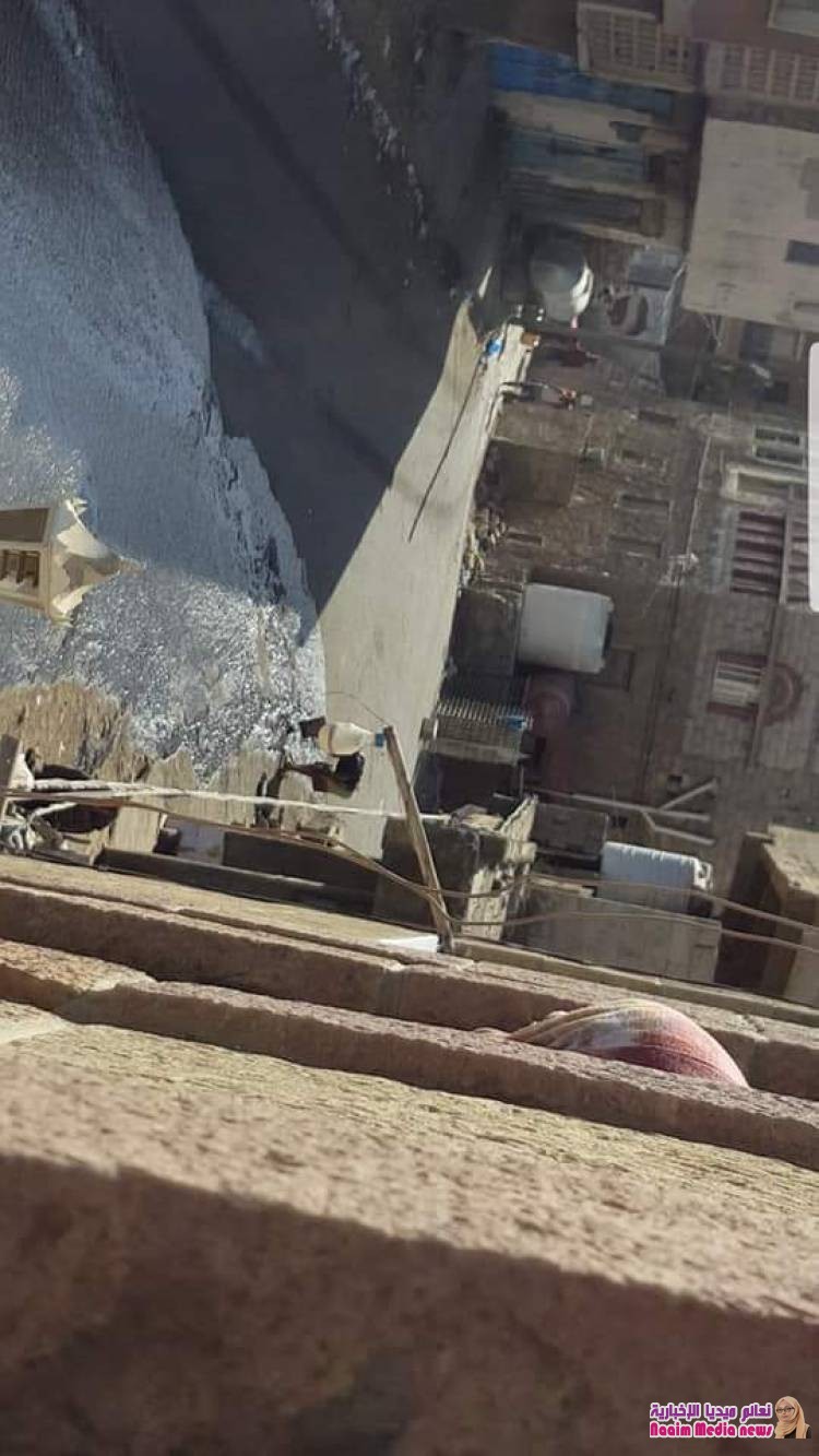 صور لمحاولة المواطنين من الحد من انتشار الحريق بتعز