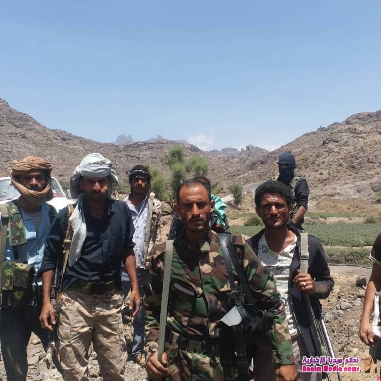 التوجيه المعنوي لامن الضالع يزور جبهة العود ويرفع معنويات المقاتلين