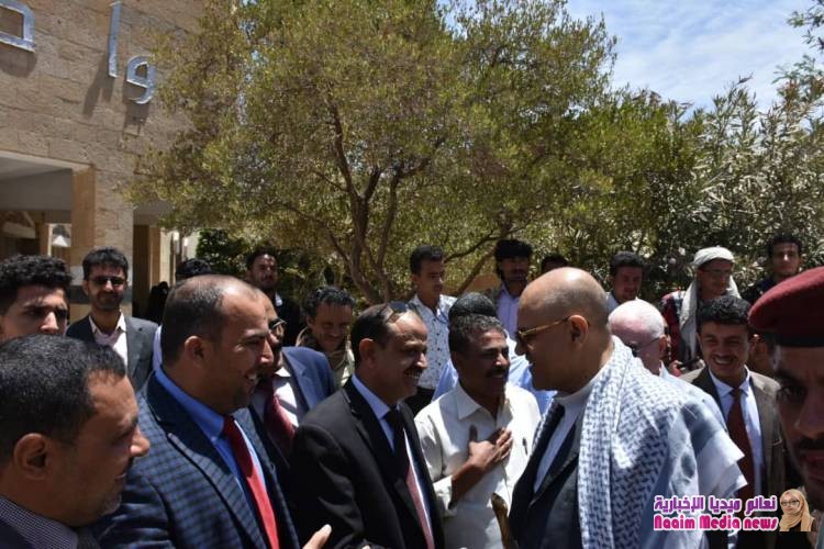 محافظ تعز يزور مستشفى خليفة ومواقع الجيش الوطني جنوب المدينة