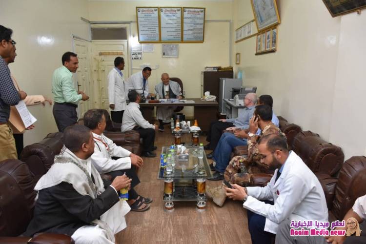 محافظ تعز يزور مستشفى خليفة ومواقع الجيش الوطني جنوب المدينة