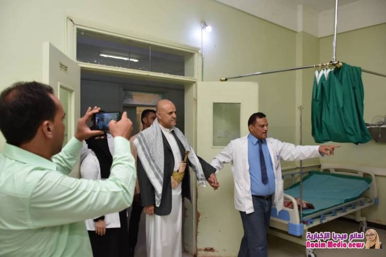 محافظ تعز يزور مستشفى خليفة ومواقع الجيش الوطني جنوب المدينة