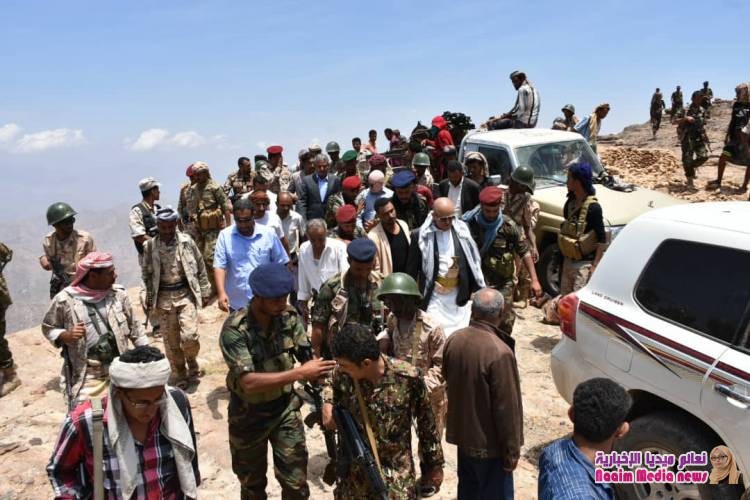 محافظ تعز يزور مستشفى خليفة ومواقع الجيش الوطني جنوب المدينة