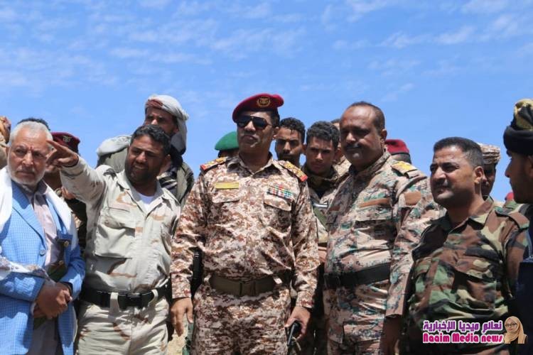 قائد محور تعز يتفقد موقع العروس ومواقع بجبهة الشقب بصبر ويحثّ على رفع الجاهزية التامة 
