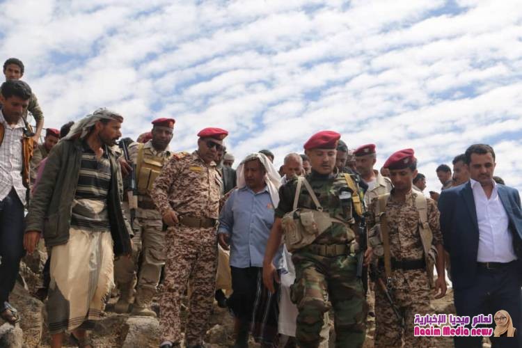 قائد محور تعز يتفقد موقع العروس ومواقع بجبهة الشقب بصبر ويحثّ على رفع الجاهزية التامة 