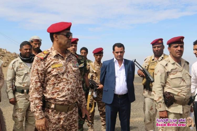 قائد محور تعز يتفقد موقع العروس ومواقع بجبهة الشقب بصبر ويحثّ على رفع الجاهزية التامة 