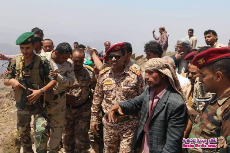 قائد محور تعز يتفقد موقع العروس ومواقع بجبهة الشقب بصبر ويحثّ على رفع الجاهزية التامة 