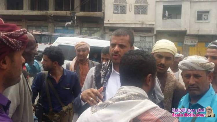 الوكيل جامل  يلتقي بعمال النظافه ويحل مشكلة اضرابهم عن العمل .