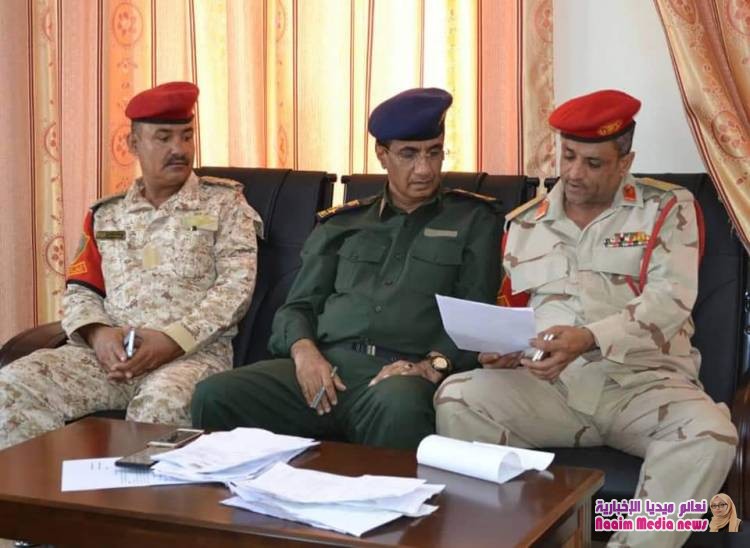 مدير عام شرطة محافظة تعز يلتقي بقائد الشرطة العسكرية ويناقشون القضايا الأمنية  