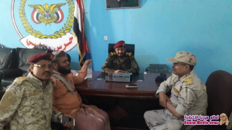 رئيس أركان محور تعز يتفقد الجاهزية القتالية للواء الخامس حماية رئاسية