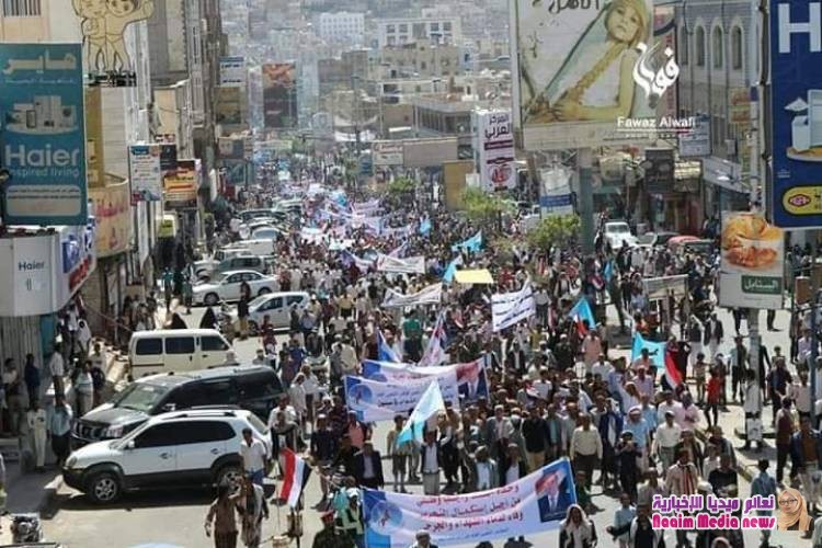 شاهد بالصور المسيرة الجماهيرية الحاشدة التي نظمه المؤتمر الشعبي العام صباح اليوم