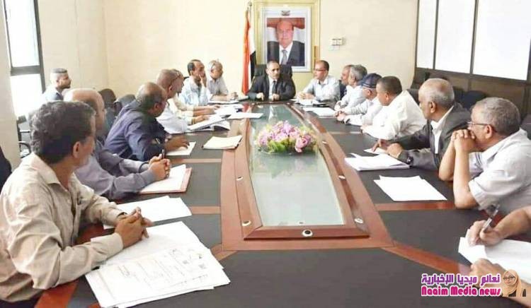 وكيل أول محافظة تعز يشدد على ضرورة تفعيل الأوعية الإيرادية بالمحافظة