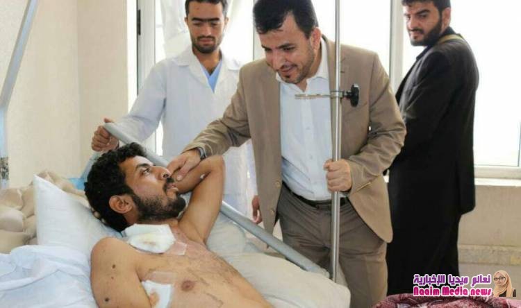 صورة داخل المستشفى | إصابة وزير يمني بجروح نتيجة محاولة إغتيال