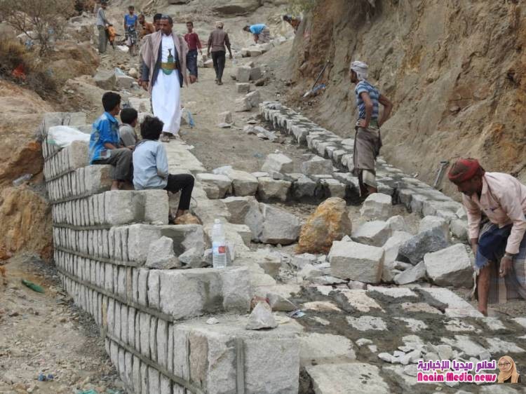 مدير عام المديرية يشيد بالدور الذي يقوم به الأهالي...ويطلع على سير العمل في قرية الجندين بعزلة بني عيسي.