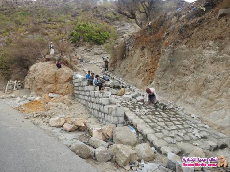 مدير عام المديرية يشيد بالدور الذي يقوم به الأهالي...ويطلع على سير العمل في قرية الجندين بعزلة بني عيسي.