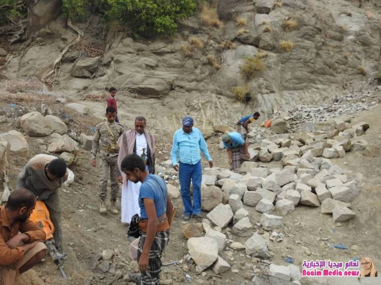 مدير عام المديرية يشيد بالدور الذي يقوم به الأهالي...ويطلع على سير العمل في قرية الجندين بعزلة بني عيسي.