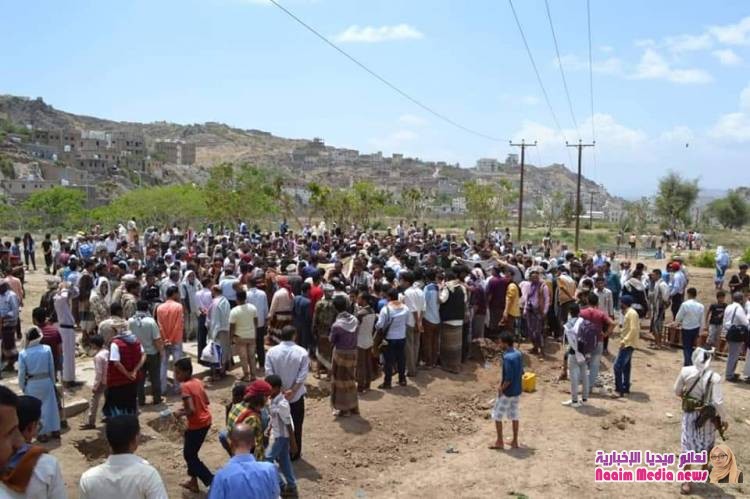 في جنازة رسمية وشعبية كبيرة تشييع شهداء الواجب في شرطة تعز