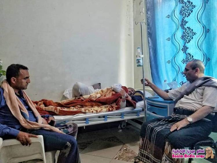 وكيل أول المحافظة يطمئن على صحة مدير عام مكتب شؤون المغتربين بتعز