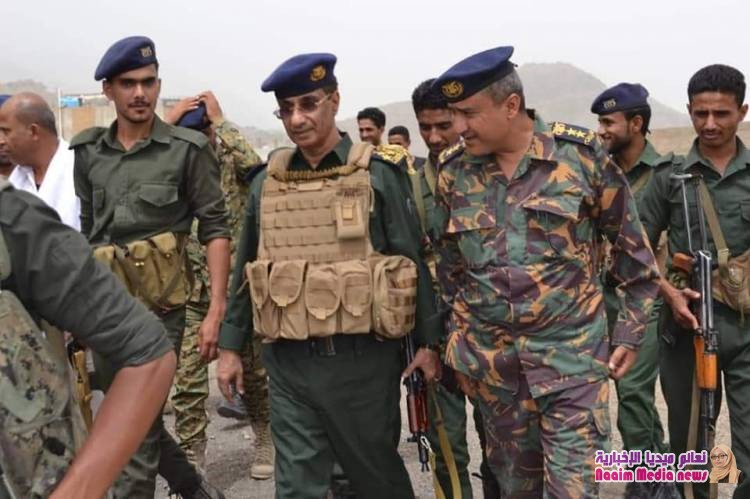 مدير عام شرطة تعز يزور المركز التدريبي للشرطة ويتفقد قسم الجمهوري