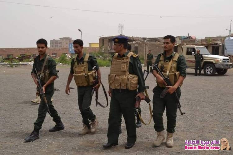 مدير عام شرطة تعز يزور المركز التدريبي للشرطة ويتفقد قسم الجمهوري