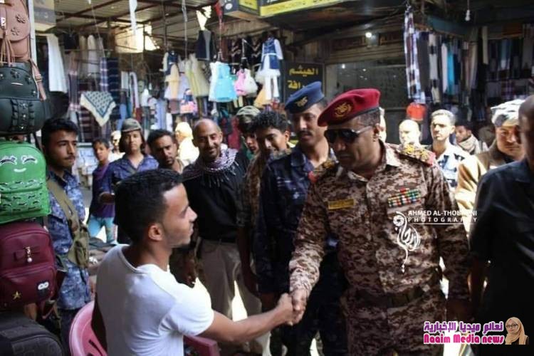 قائد محور تعز يتفقد احياء المدينة القديمة