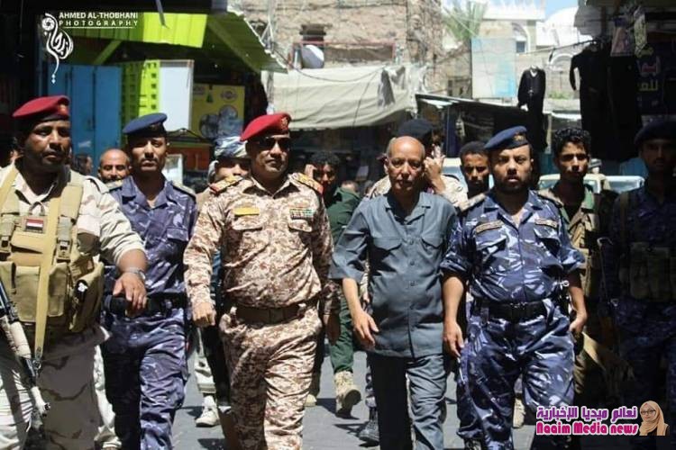 قائد محور تعز يتفقد احياء المدينة القديمة