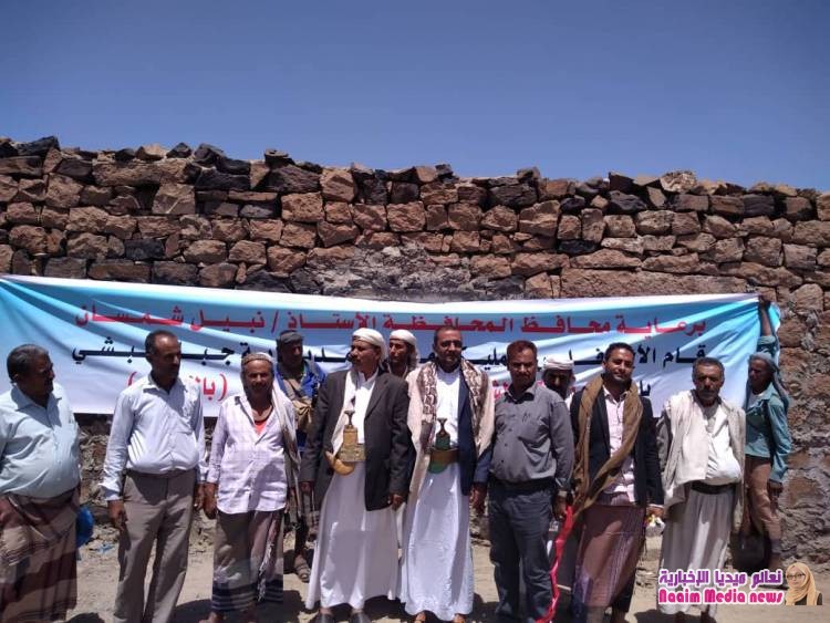 في ظل الجهود التي تبذلها قيادة السلطة المحلية بالجانب الصحي ..مدير عام المديرية يفتتح وحدتين صحية بعزلة القحاف.