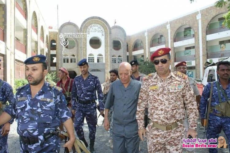 قائد محور تعز يتفقد احياء المدينة القديمة