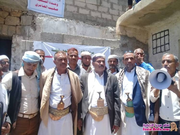 في ظل الجهود التي تبذلها قيادة السلطة المحلية بالجانب الصحي ..مدير عام المديرية يفتتح وحدتين صحية بعزلة القحاف.