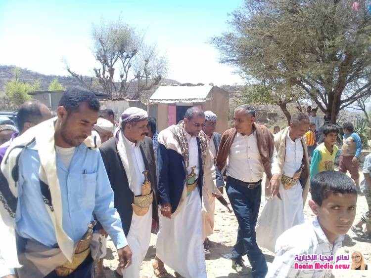 في ظل الجهود التي تبذلها قيادة السلطة المحلية بالجانب الصحي ..مدير عام المديرية يفتتح وحدتين صحية بعزلة القحاف.