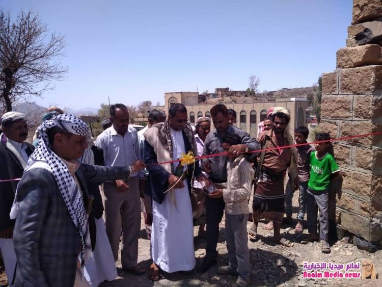 في ظل الجهود التي تبذلها قيادة السلطة المحلية بالجانب الصحي ..مدير عام المديرية يفتتح وحدتين صحية بعزلة القحاف.