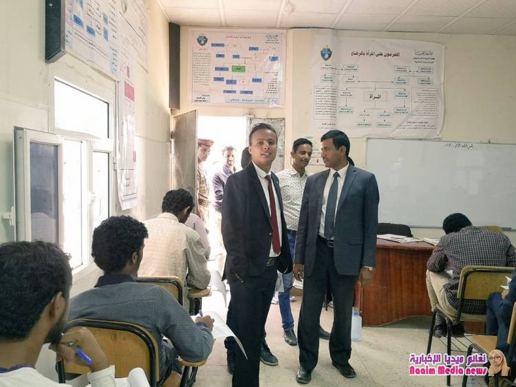 الوزير السروري يقوم بزيارة لحرم جامعة إقليم سبأ ويتفقد الطلاب والطالبات في قاعات الإختبارات