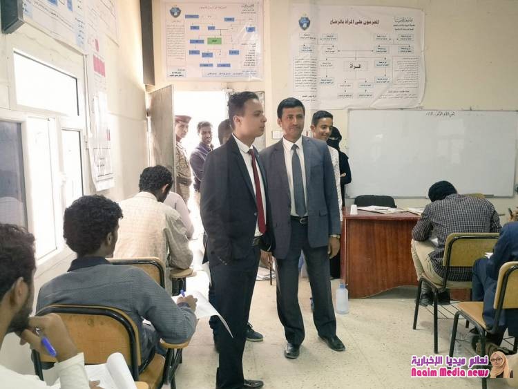 الوزير السروري يقوم بزيارة لحرم جامعة إقليم سبأ ويتفقد الطلاب والطالبات في قاعات الإختبارات