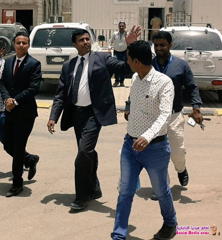 الوزير السروري يقوم بزيارة لحرم جامعة إقليم سبأ ويتفقد الطلاب والطالبات في قاعات الإختبارات