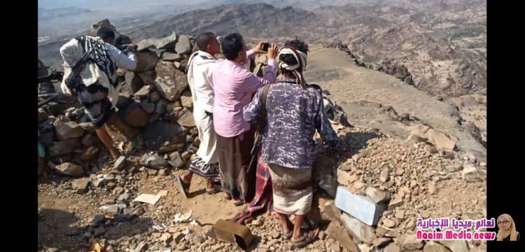 قائد الكتيبة السابعة باللواء 17 مشاة يتفقد مواقع ابطال الجيش الوطني بجبهة الأشروح.