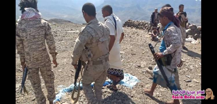 قائد الكتيبة السابعة باللواء 17 مشاة يتفقد مواقع ابطال الجيش الوطني بجبهة الأشروح.