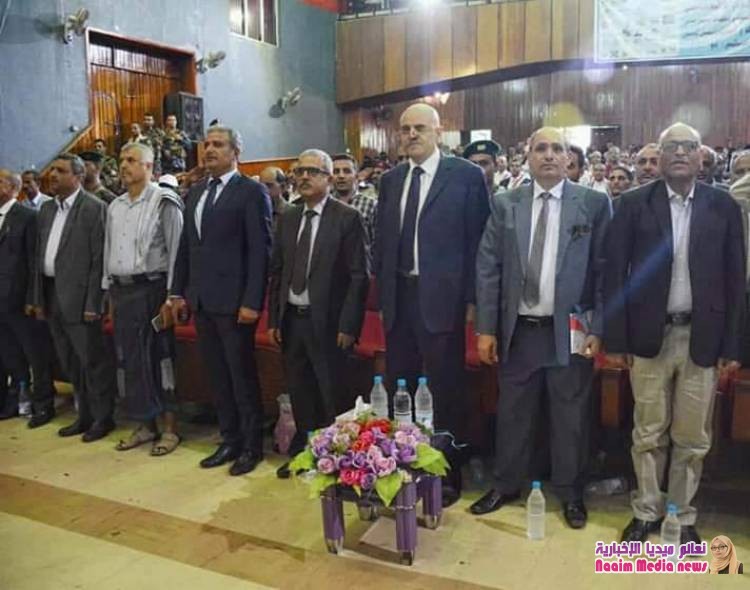 المحافظ "شمسان" : سنزيل كل العراقيل الحائلة دون انتطام صرف أجور العمال والموظفين في المحافظة 