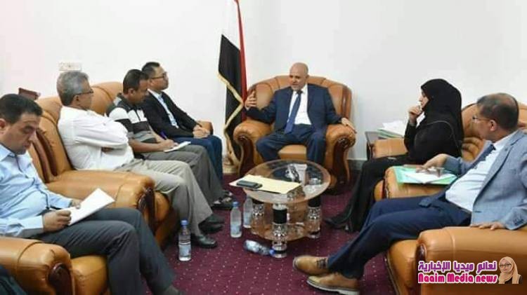 محافظ تعز يلتقي فريق منظمة أطباء بلا حدود لمناقشة تدخلات المنظمة 