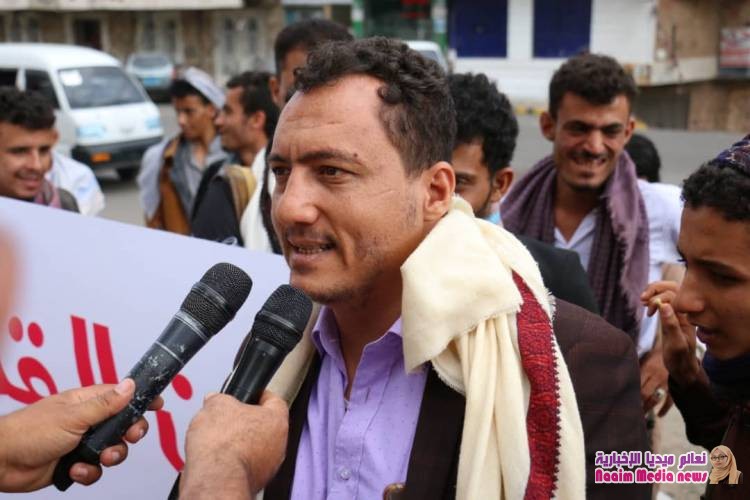 مسيرة احتجاجية للمطالبة بالقبض على قتلة افراد الجيش بتعز