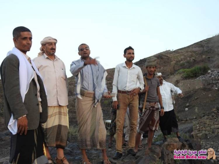 مدير عام المديرية وأركان حرب اللواء17مشاة وقائد جبهة الضباب يتفقدان مواقع الجيش الوطني في الخطوط الأمامية غرب المدينة