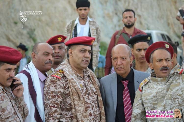 اللواء الصبري يؤدي صلاة العيد في مقر قيادة محور تعز ، ويتفقد خطوط التماس والمراكز التدريبية.