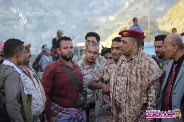 اللواء الصبري يؤدي صلاة العيد في مقر قيادة محور تعز ، ويتفقد خطوط التماس والمراكز التدريبية.